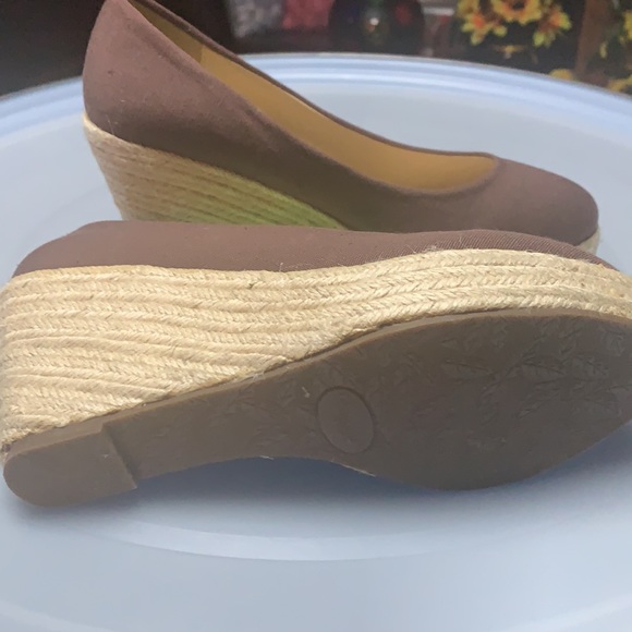 Brand new wedge  shoes never worn - Picture 3 of 4